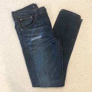 Distressed dark wash 27 Levi skinny jeans